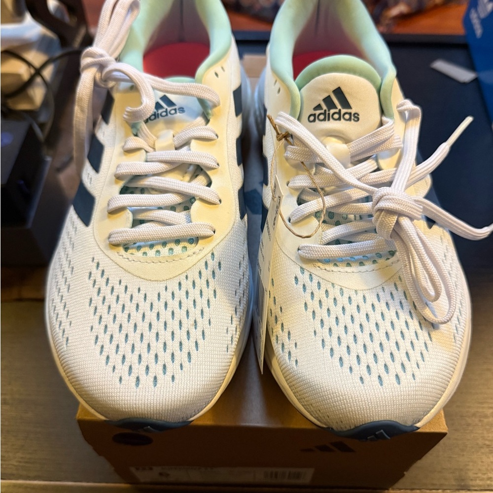 Adidas Supernova 2 J, Sz 6 kids White and Teal Running Shoes